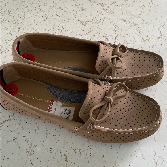 Tommy Hilfiger Tan Perforated Loafers Sz 6 - Picture 1 of 5